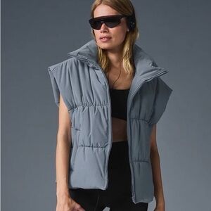 NWT Alo Incline Puffer Vest in Steel Grey (Small)